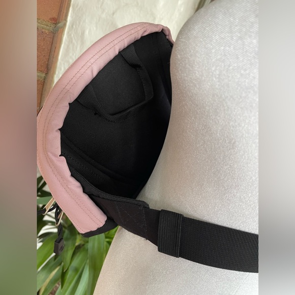 NORTH FACE ROO Fanny Crossbody Pack. Pink Excellent Condition see pictures! - Picture 4 of 6